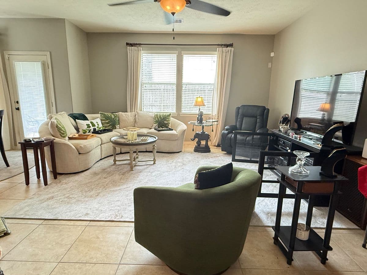 League City Montesano Estate — Designer Fashion, Fine Decor & Like-New Furnishings