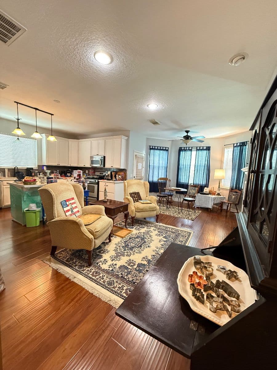 Pearland Acorn Estate — Vintage Finds, Tools, Electronics & Girls' Treasures