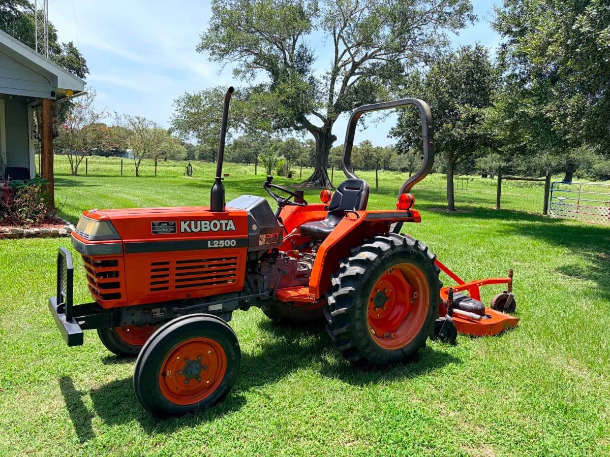 Hallettsville Country Estate — Kubota Tractor, Antiques & Vintage Collectibles