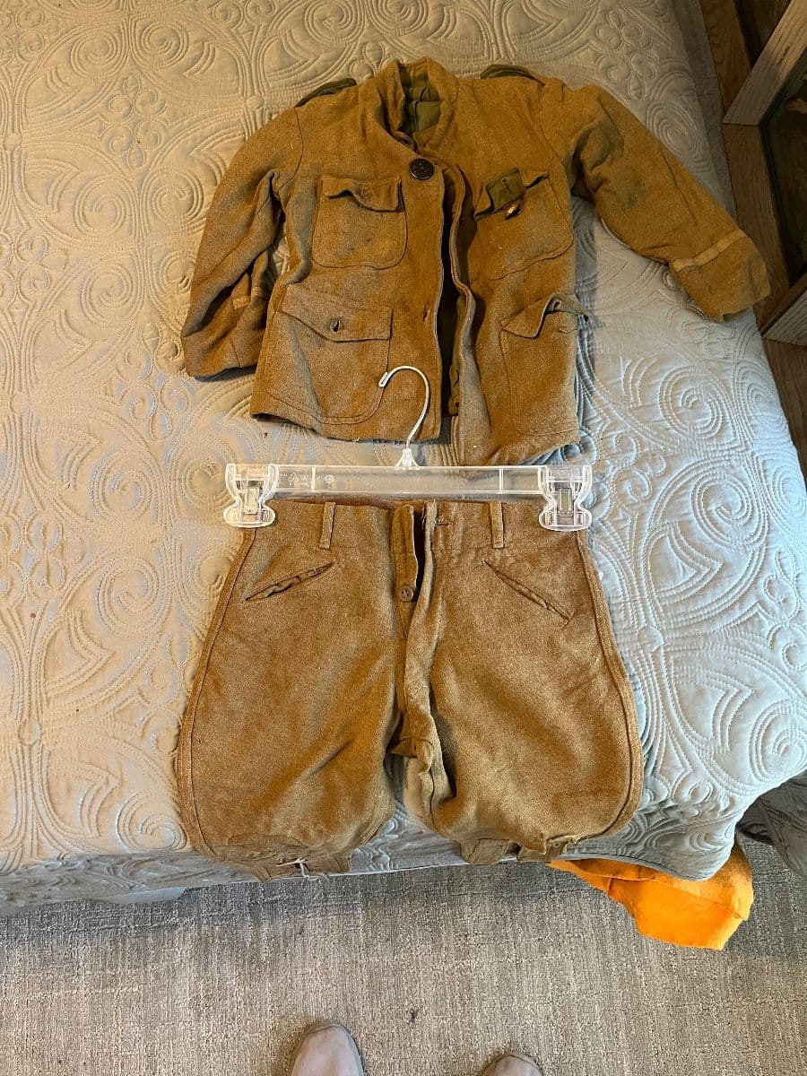 El Campo Collectibles Estate — WWII Memorabilia, Vintage Pottery & Mid-Century Treasures