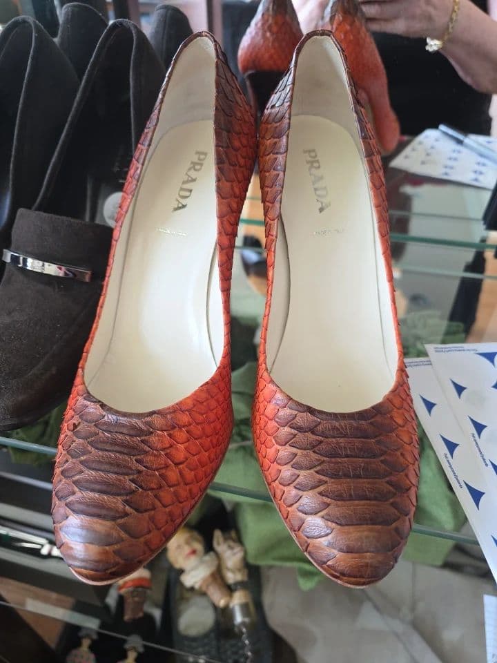 Sugar Lakes Waterfront: Rose-Carved French Armoire, J.L. Metz Dining, and Size-10 Gucci