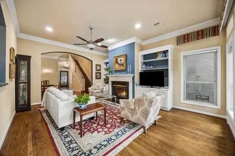Galleria Lamar Terrace Estate Sale — Three-Story Home in 77056