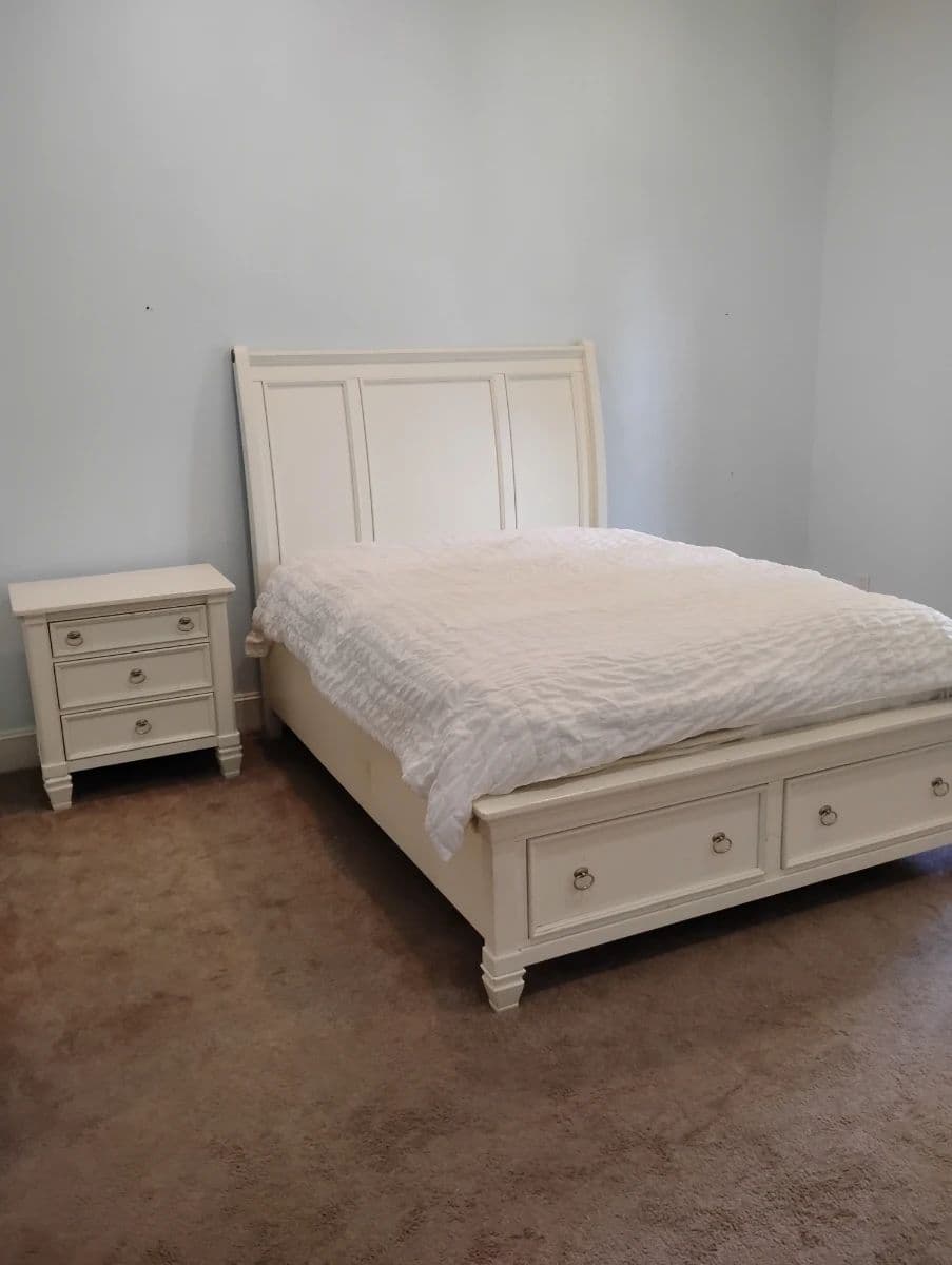 Stuebner Airline Warehouse Liquidation: Sleep Number Beds, Piano, and Vintage Glass