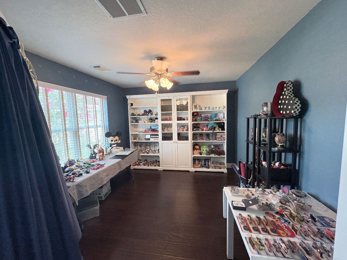 Northwest Houston Flash Estate Sale — Designer Handbags, Gaming, Collectibles, Furniture & Outdoor Gear