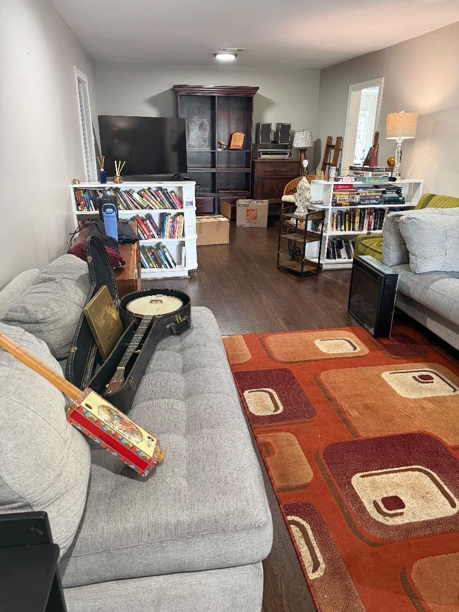 Garden Oaks: Cindy Crawford Sofa, Kay Banjo, Jeep & Mercedes